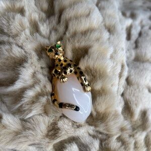 CATWALK JON - New Leopard Brooch with White Stone